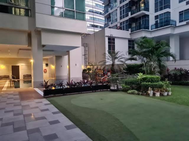 Beautiful And Spacious 2 Real Bedrooms 2 Bathrooms In Bgc Global Apartment